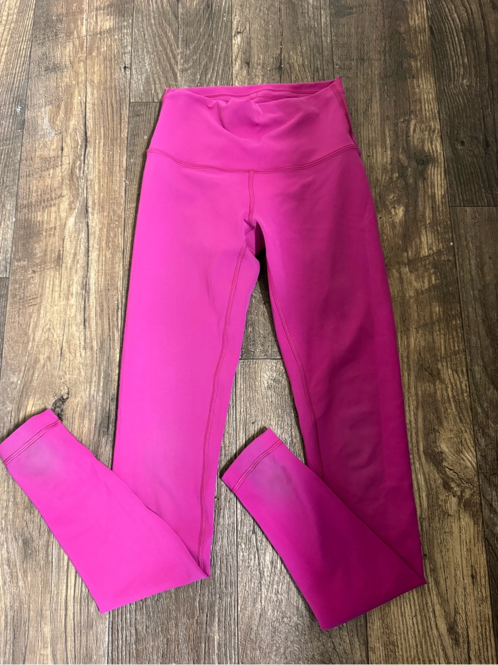 lululemon wunder under train legging sz 4. Raspberry pink . 28in. good condition